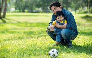 Mơ thấy bố bế con trai đánh cặp 81 – 52