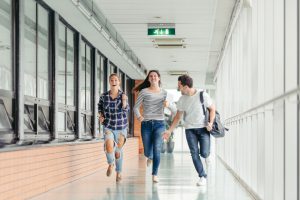Mơ thấy mình đi học và chú ý lắng nghe giảng bài nhắc nhở bạn cần cố gắng hơn nữa mới chạm tay đến thành công