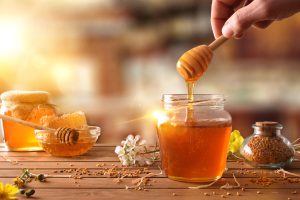 Mơ thấy mật ong đánh con gì? Ghi nhớ con số hiển linh may mắn là: 16 – 56 – 96.