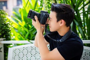Mơ thấy chụp ảnh cho người khác