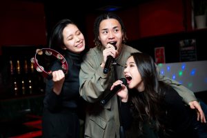 Mơ thấy hát karaoke đánh con gì chuẩn xác?